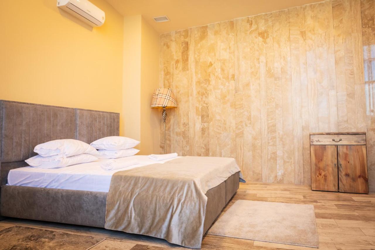 B H Y Guesthouse In Erevan Esterno foto