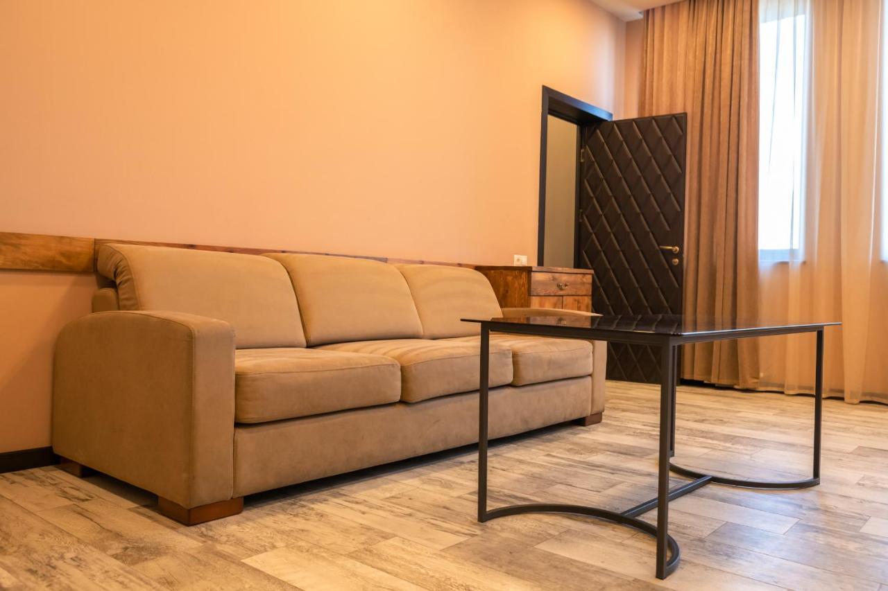 B H Y Guesthouse In Erevan Esterno foto