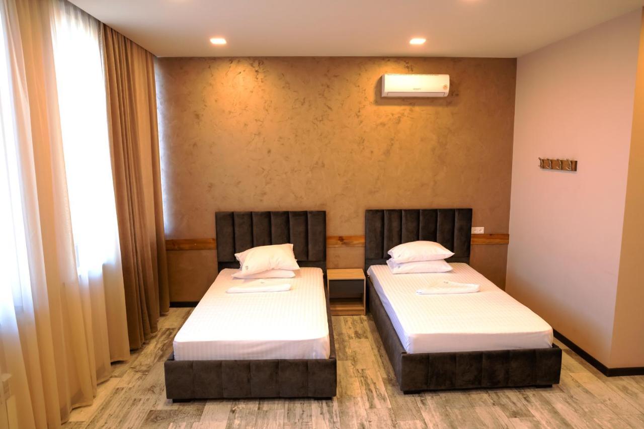 B H Y Guesthouse In Erevan Esterno foto
