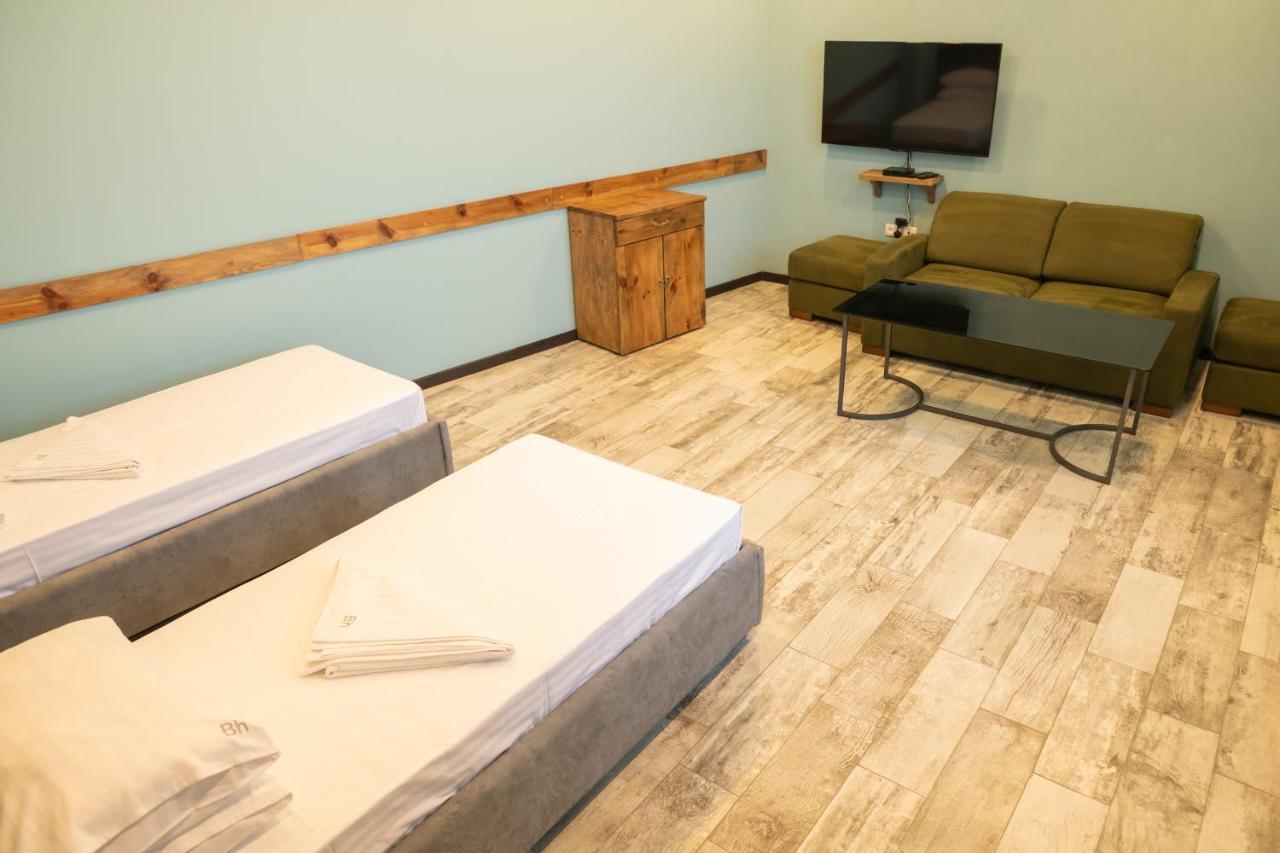 B H Y Guesthouse In Erevan Esterno foto
