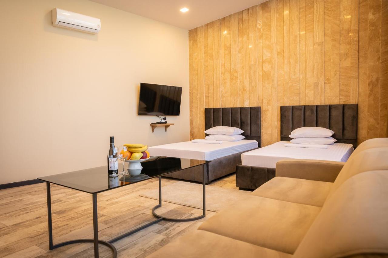 B H Y Guesthouse In Erevan Esterno foto
