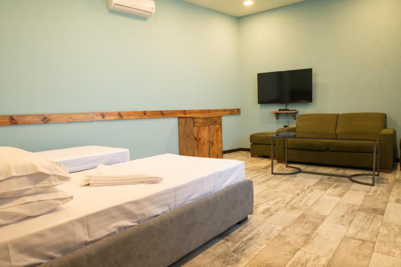 B H Y Guesthouse In Erevan Esterno foto