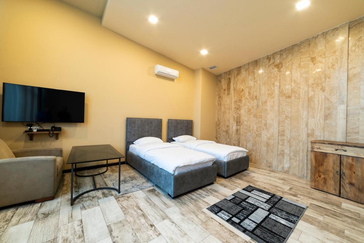 B H Y Guesthouse In Erevan Esterno foto